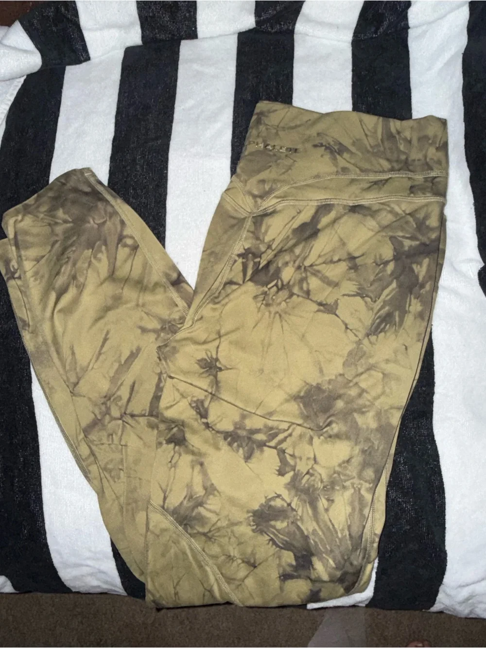 Alphalete Olive Green Tie-Dye Leggings